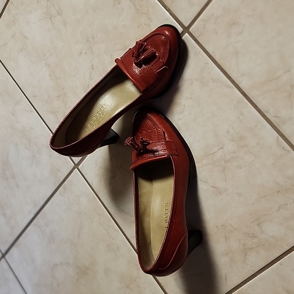 Like New Red leather Talbot heels size 5 $12 - Picture 2 of 4